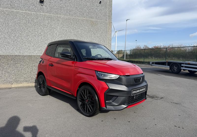 Ligier Js 60 Ultimate avec carplay, direction assistée et clim