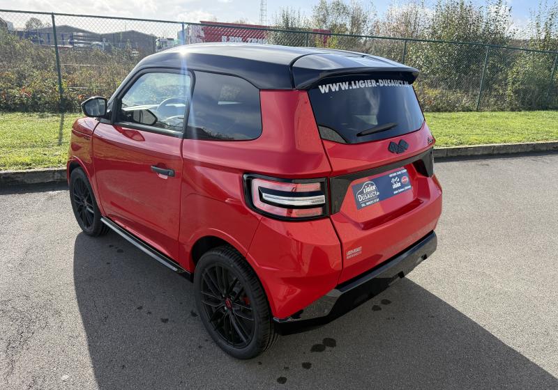 Ligier Js 60 Ultimate avec carplay, direction assistée et clim