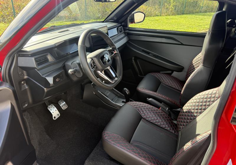 Ligier Js 60 Ultimate avec carplay, direction assistée et clim